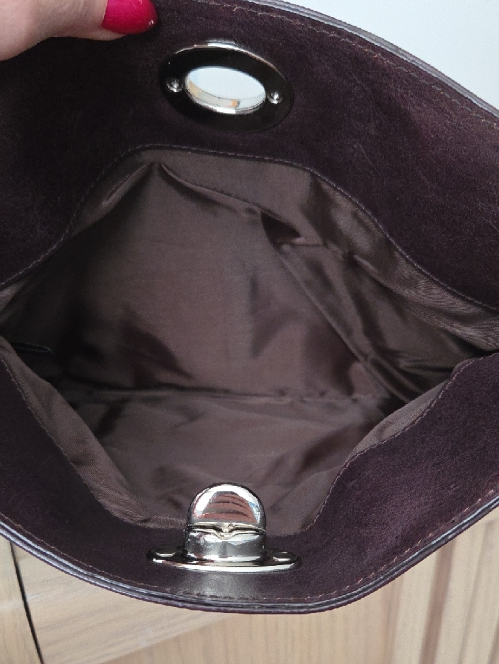 Danier Genuine Leather Dark Plumy Brown Turn Key Clutch w Kiss Lock Coin Pouch - Picture 7 of 7